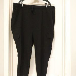 RELAXED FIT CARGO CROP JOGGER - EVERYDAY FLEECE BLACK